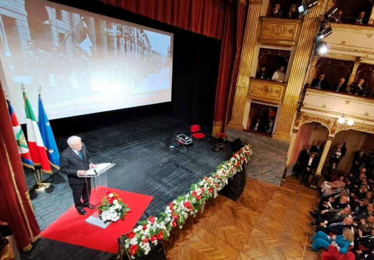 Mattarella: “Il frutto del 25 aprile è la nostra Costituzione”