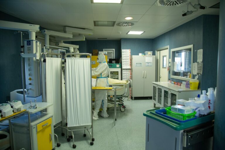 Sanità a pezzi, in 10 anni “saccheggiati” 37 miliardi