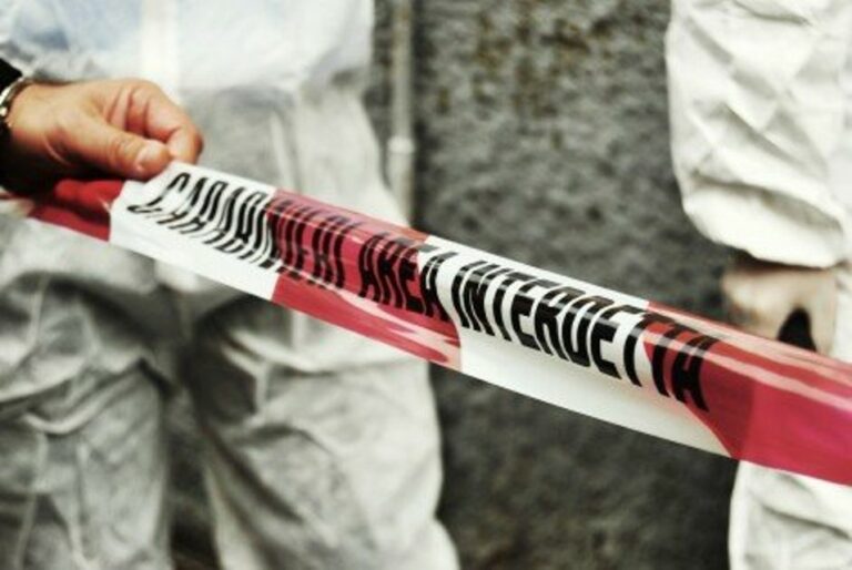 Medico uccide moglie e figli e si suicida