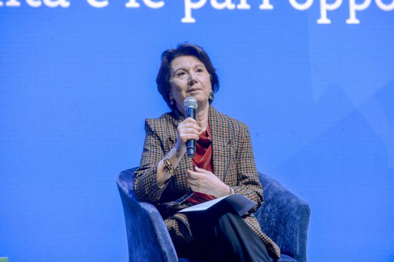 Roccella: “Grave che sinistra non alzi coro a difesa libertà di parola”