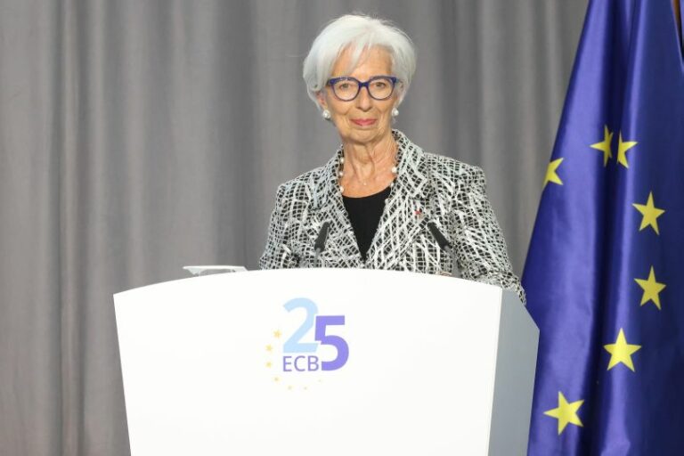 Bce, Lagarde: “Il 2022 punto di svolta per la politica monetaria”
