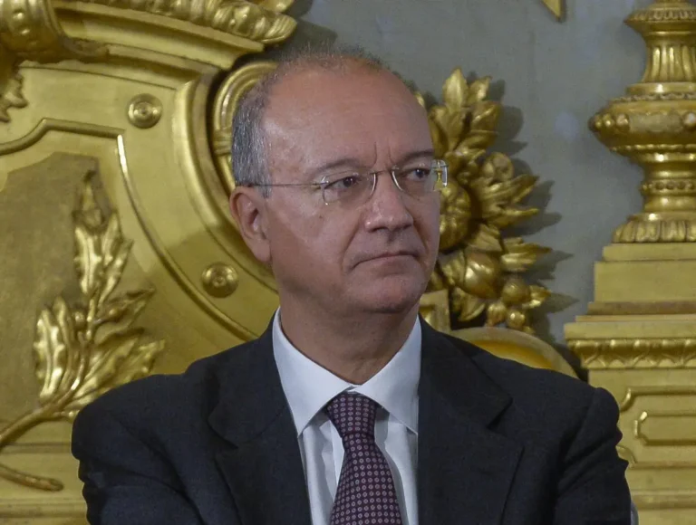 Scuola, Valditara: “Minacce e disagio, serve sostegno psicologico”