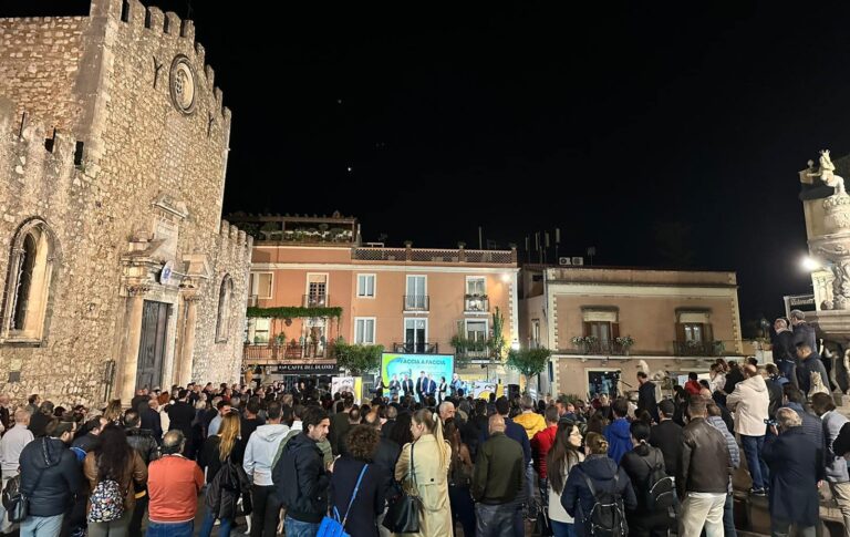 De Luca: “Bolognari, hai sbarellato. Lunedì i taorminesi ti manderanno a casa”