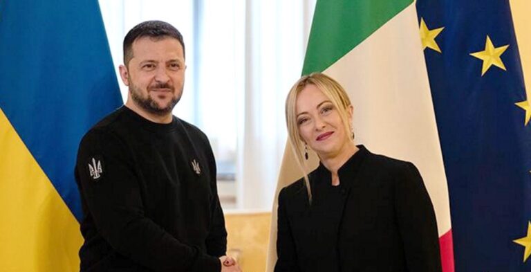 Zelensky: “Abbiamo scelto la pace, ma dobbiamo lottare per difenderci”
