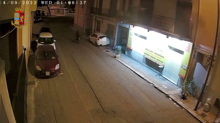 Omicidio e incendio in casa, 45enne inchiodato da telecamere