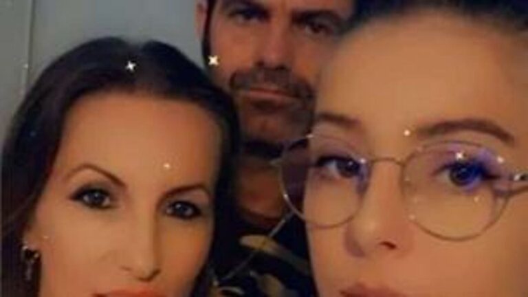 Tentava di difendere la madre, uccisa a 16 anni dal padre