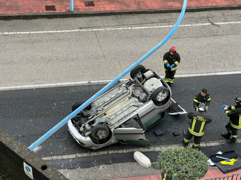 Ancora un incidente stradale, muore una donna nel Catanese