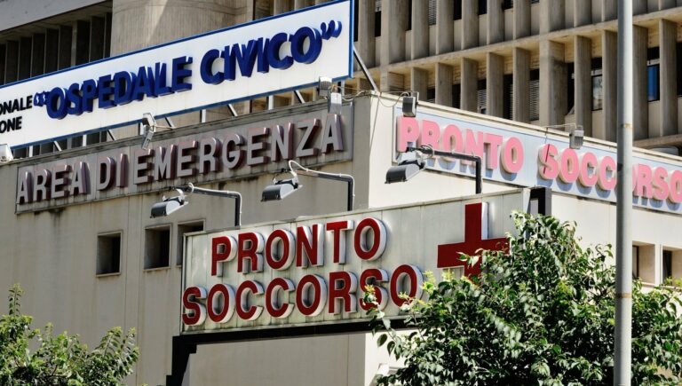 Morta in ospedale donna data alle fiamme dal compagno