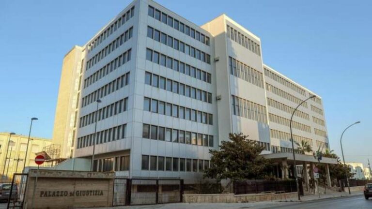 Detenuto elude la sorveglianza e scappa dal palazzo di giustizia di Trapani