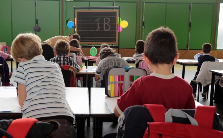 Scuola senza più voti: l’Italia è una farsa senza fine