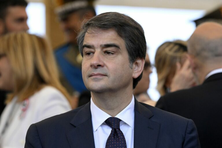 Fitto: “Governo lavora per ridurre la burocrazia”