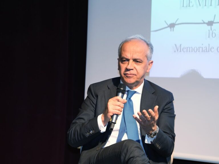 Migranti, Piantedosi: “L’Italia non sarà centro di raccolta per conto Ue”
