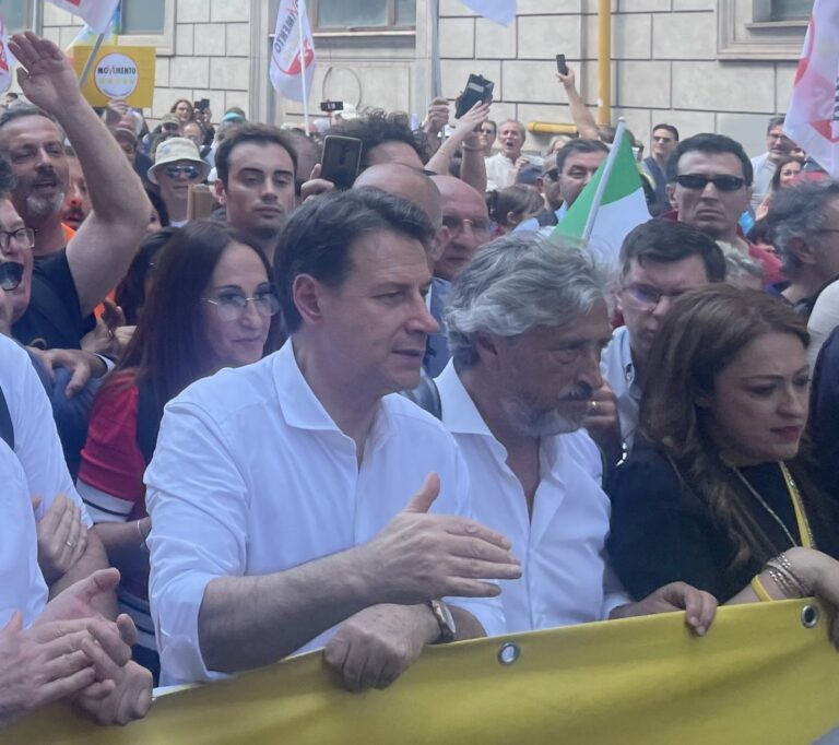 Conte: “Il Governo vuole fare cassa sui poveri”