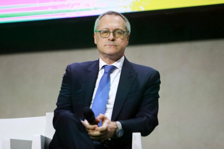 Bonomi: “Intervenire sui redditi delle famiglie e detassare le aziende”
