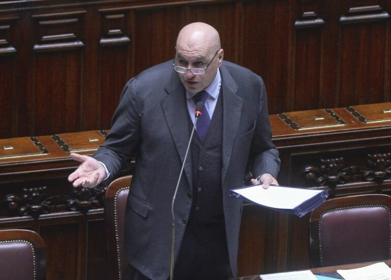 Crosetto: “Italia resta con Ucraina, ogni sforzo per la diplomazia”