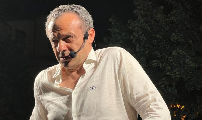 De Luca carica sui tributi: “A Taormina prima di me 75% di elusione e 1 contribuente su 4 in regola”