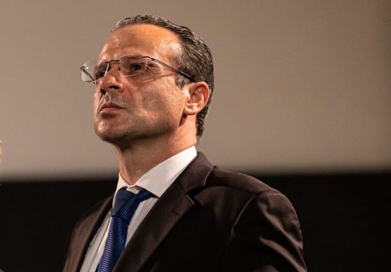 De Luca choc: “Dal 1 ottobre a Taormina 500 euro di multa al giorno per chi non ritira i mastelli”