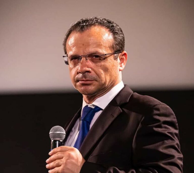 De Luca: “Ora la battaglia sull’ospedale di Taormina. Dovranno restituire tutto quello che ci hanno rubato”