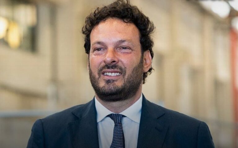 Italia trionfa e ringrazia De Luca: nasce l’asse Siracusa-Taormina (VIDEO) Italia trionfa e ringrazia De Luca: nasce l’asse Siracusa-Taormina (VIDEO)
