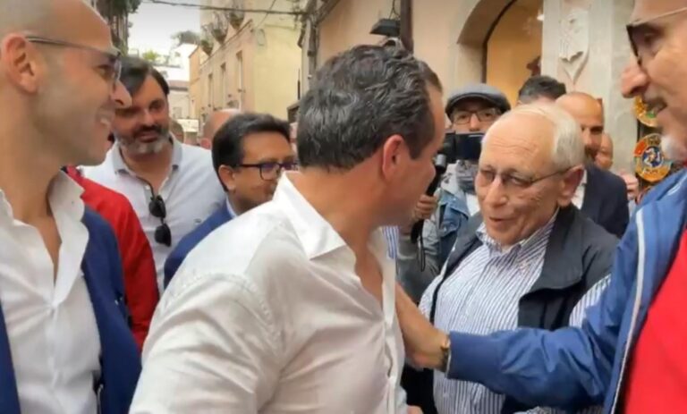 Taormina, rissa social tra Raneri e De Luca: volano parole grosse