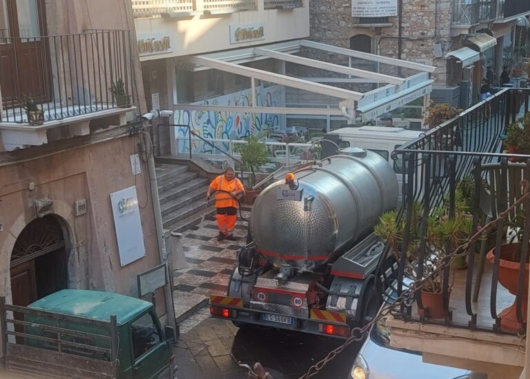 Raccolta rifiuti a Taormina, Consiglio approva l’ipotesi di gestione Asm