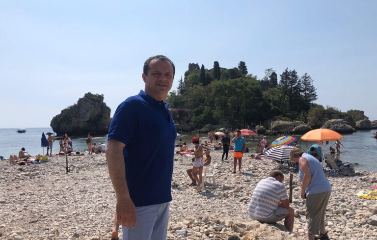 De Luca senza freni: asse Taormina-Ex Provincia per la gestione di Isola Bella