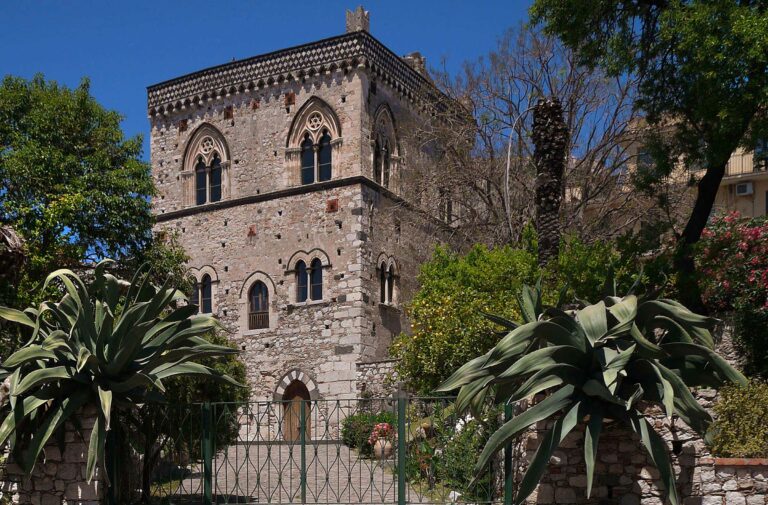 Natale a Taormina, il giallo della mostra “fantasma”: cultura in vacanza…? 