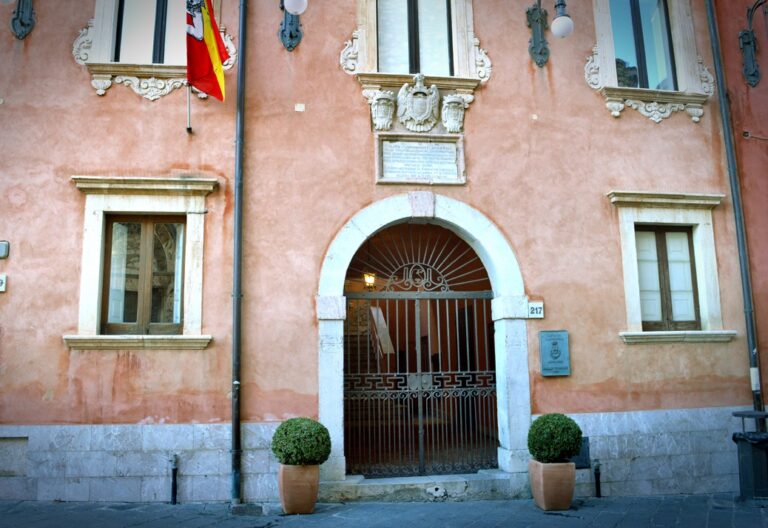 Taormina, il Comune approva un progetto da 350 mila euro di un’impresa di Patti