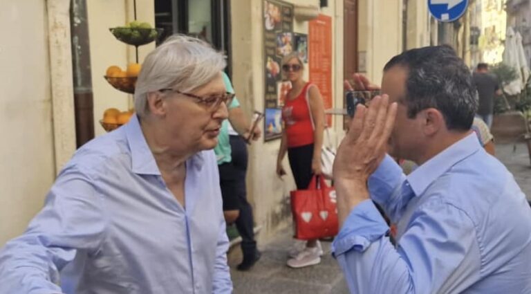 Sgarbi: “Ho sempre appoggiato De Luca”. Taormina verso una fondazione senza Regione Sgarbi: “Ho sempre appoggiato De Luca”. Taormina verso una fondazione senza Regione