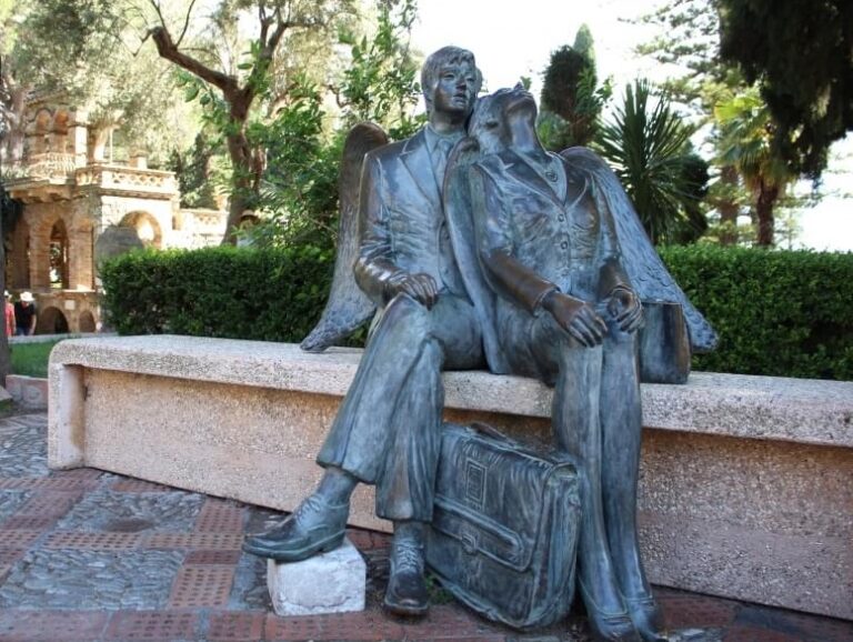 Villa Comunale Taormina: con l’apertura serale anche un palco per gli artisti