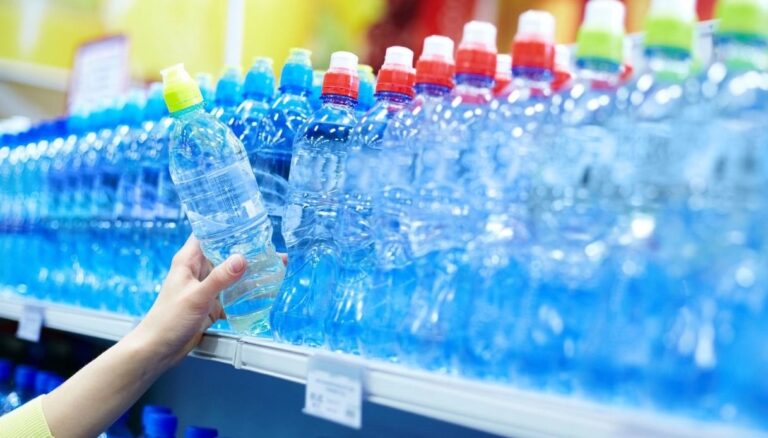 Malore dopo aver bevuto acqua comprata al supermercato