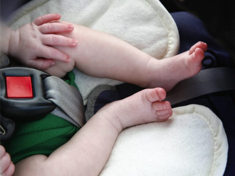 Bimbi dimenticati in auto, diagnosi terrificante