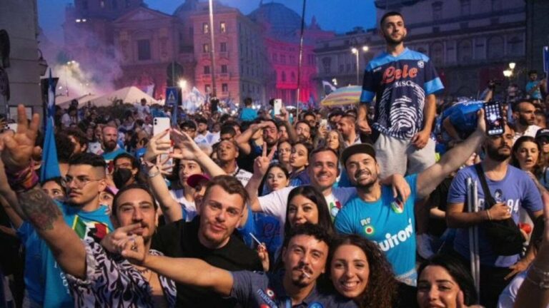 L’ultima di Serie A tra feste, lacrime e spareggio