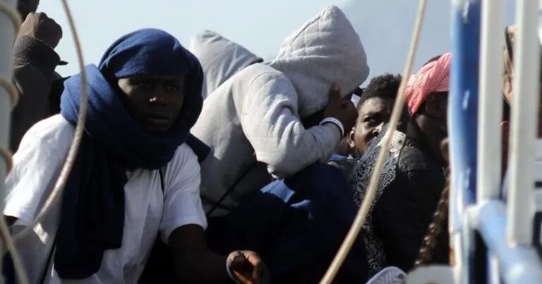 Arresti per immigrazione clandestina, migranti pagavano 1500 euro