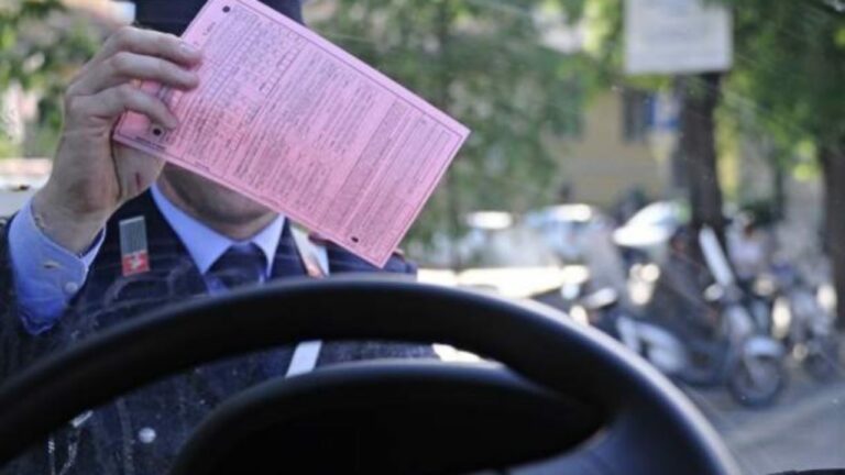 Parcheggio “selvaggio” a Taormina: pioggia di multe ai non residenti