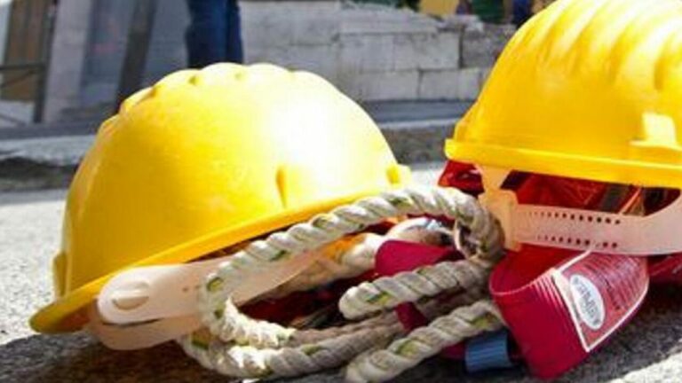 Operaio muore schiacciato da un macchinario