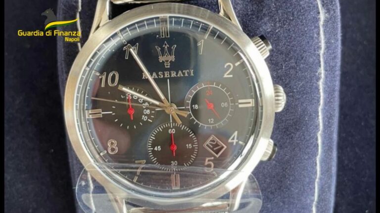 Sequestrati 500 orologi taroccati, 3 denunce
