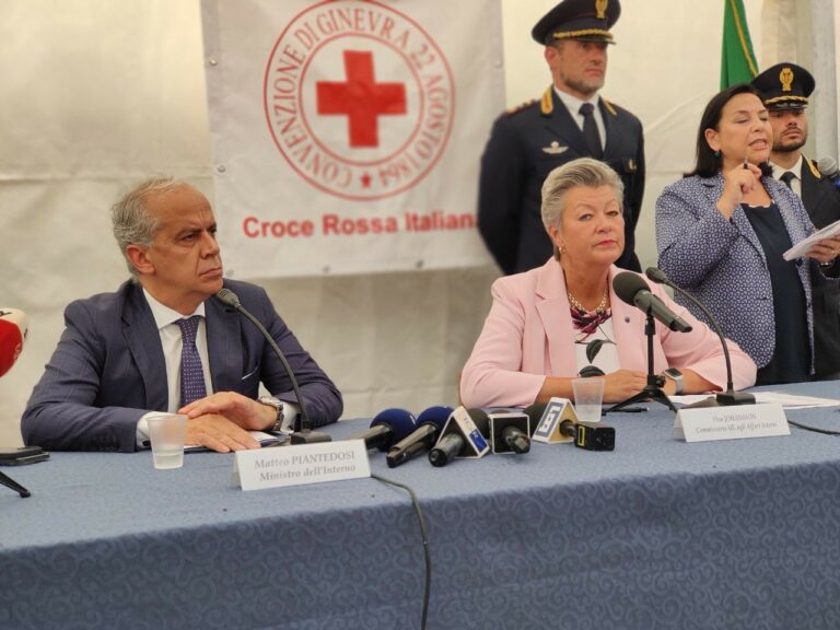 Piantedosi e Johansson a Lampedusa: “Priorità lotta a trafficanti”
