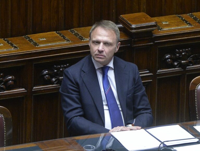 Decreto Flussi, Lollobrigida: “Governo promuove immigrazione legale”