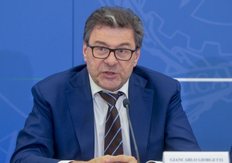 Giorgetti: “Pensiamo inflazione al 6%, faremo deficit necessario”