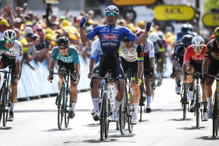 Philipsen cala il poker al Tour, Vingegaard resta in giallo