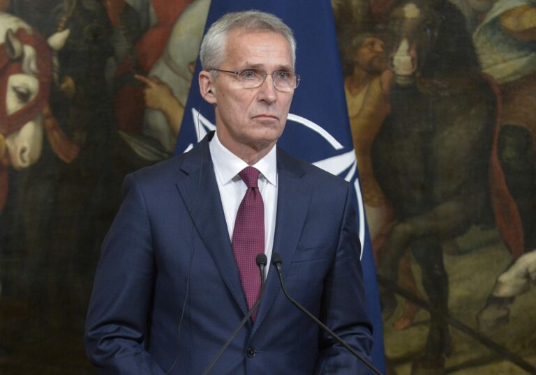Si chiude il vertice Nato, Stoltenberg: “Ucraina più vicina all’Alleanza”