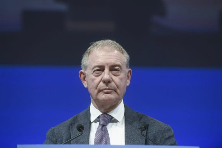 Caro voli, Urso: “Al lavoro contro pratiche commerciali scorrette”