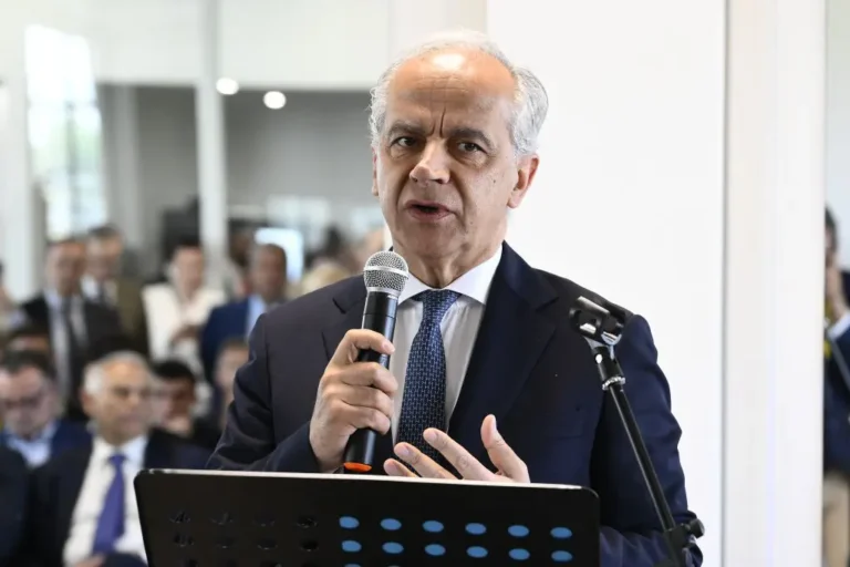 Piantedosi: “Lampedusa merita il Nobel per l’accoglienza dei migranti” Piantedosi: “Lampedusa merita il Nobel per l’accoglienza dei migranti”