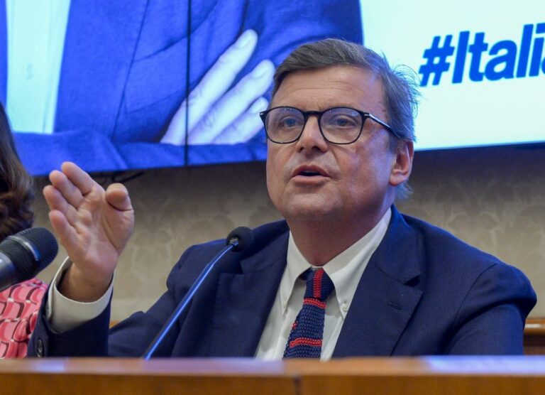 Salario minimo, Calenda: “Porteremo a casa la legge”