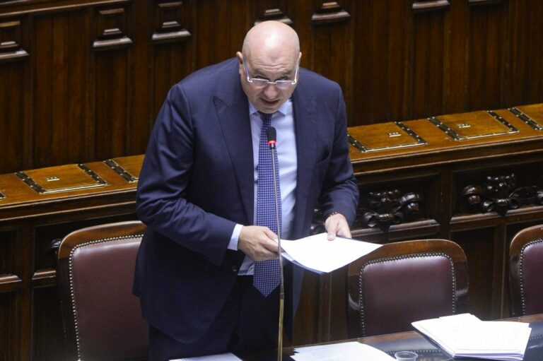 Crosetto: “Fuori da Via della Seta senza rovinare rapporti con la Cina” Crosetto: “Fuori da Via della Seta senza rovinare rapporti con la Cina”