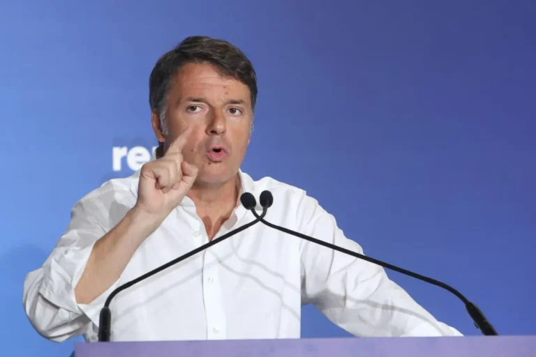 Renzi: “Governo ha aumentato accise per dare soldi a squadre di Serie A”