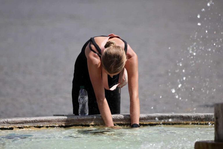 Il bollettino dei morti di caldo, l’informazione italiana ha scoperto che d’estate c’è il sole
