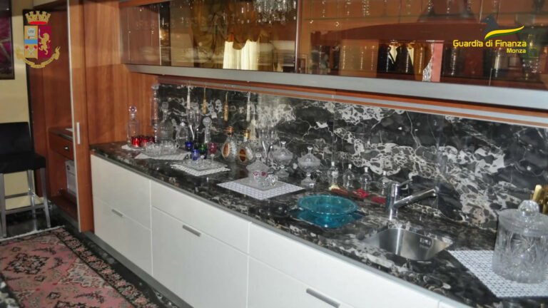 Sequestro da 500 mila euro per coniugi dediti a truffe e rapine