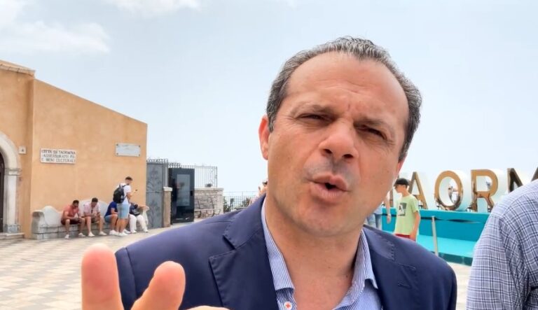 De Luca: “A Taormina ho ricevuto un fallimento pazzesco, ora va evitato il bis”